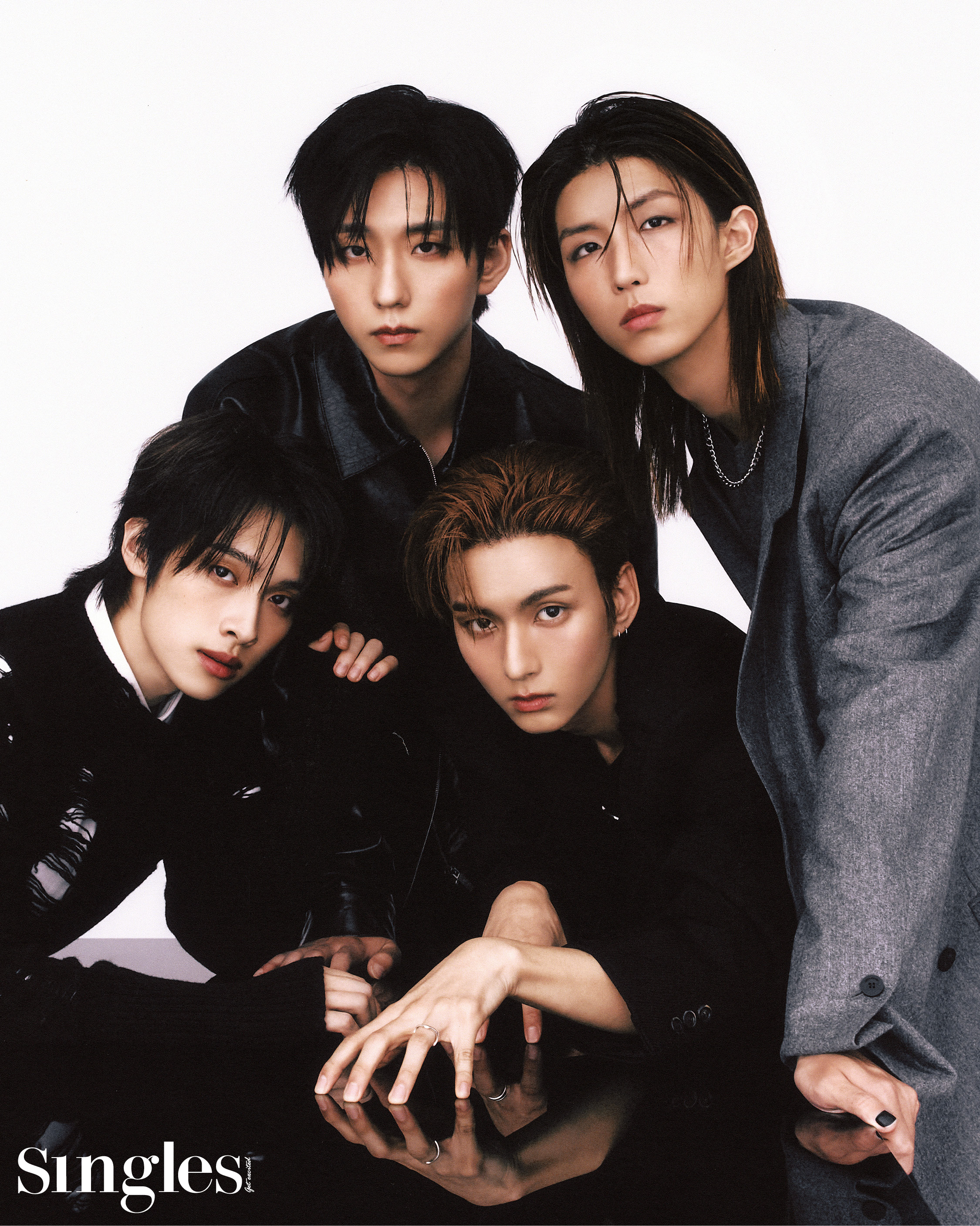 싱글즈 화보, 셀럽 화보, 엑스디너리 히어로즈, 리브 앤 폴, 건일, 정수, 가온, 오드, 준한, 주연